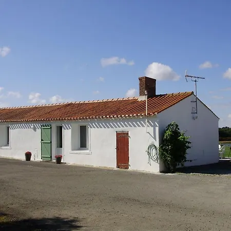 Renove Avec Jardin Prive, Cheminee Et Wifi A Vaire, Vendee - Fr-1-426-411