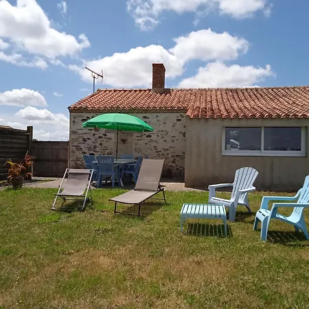Renove Avec Jardin Prive, Cheminee Et Wifi A Vaire, Vendee - Fr-1-426-411