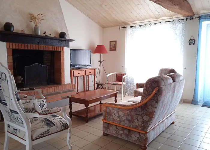 Сasa de vacaciones Rénové Avec Jardin Privé, Cheminée Et Wifi à Vairé, Vendée - Fr-1-426-411 Vairé